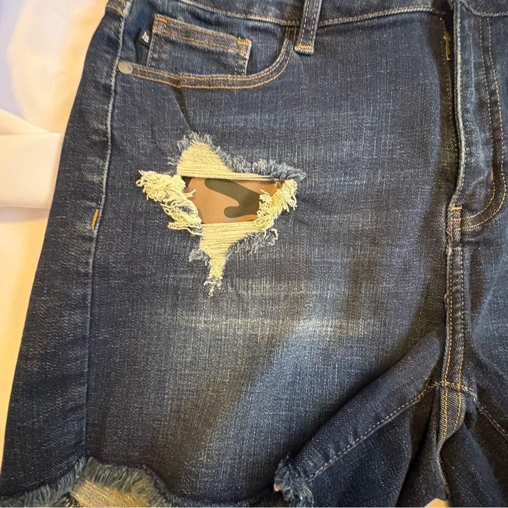 NWT Judy Blue Blue 1XL Plus Size High Waisted Distressed Jean Shorts - Picture 4 of 9